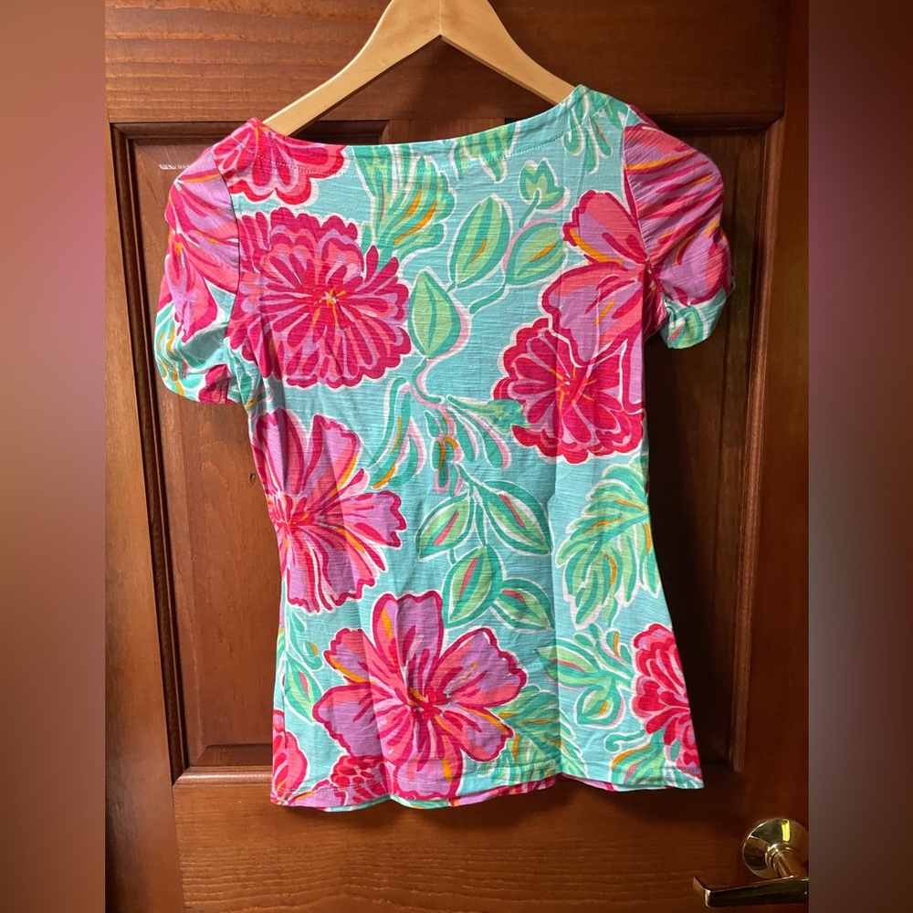 Lilly Pulitzer EUC lana boatneck tee, ruched sleeves, blue and pink xs